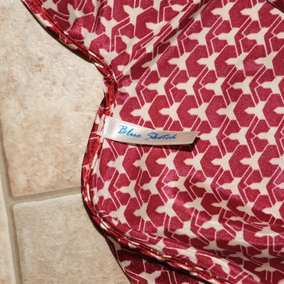 Burgundy and cream geometric pattern top - Picture 4 of 5